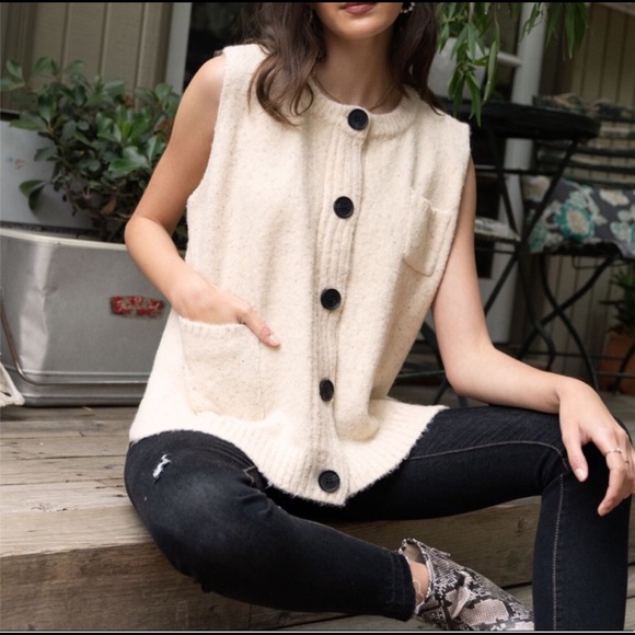 POL Jackets & Blazers - POL Sleeveless Buttondown Vest in Size Large